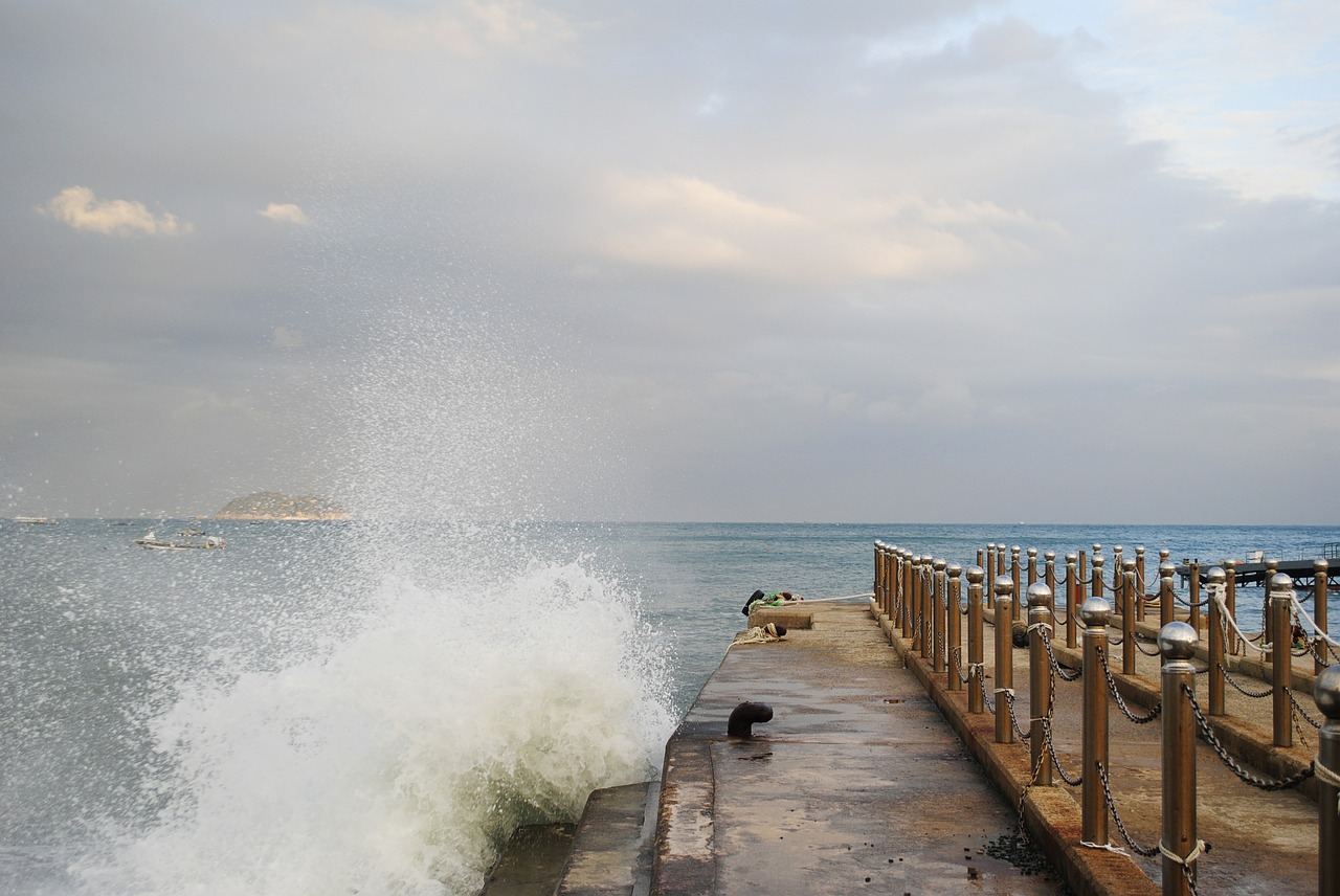 sea waves sky free photo