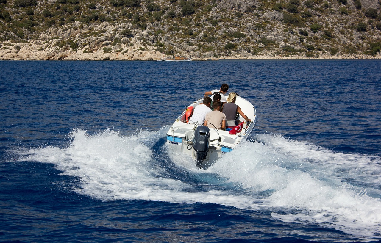 sea boat wave free photo