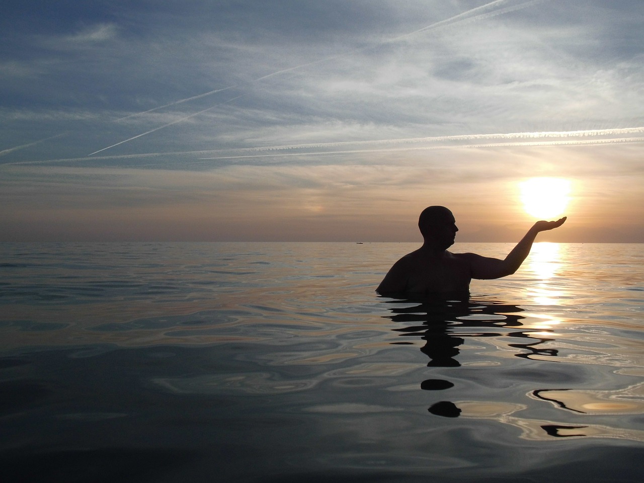 sea man swim free photo