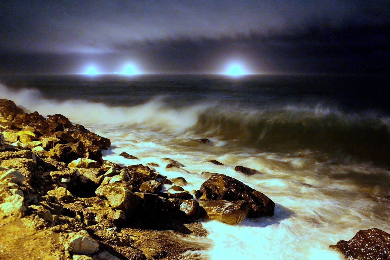 sea night waves free photo