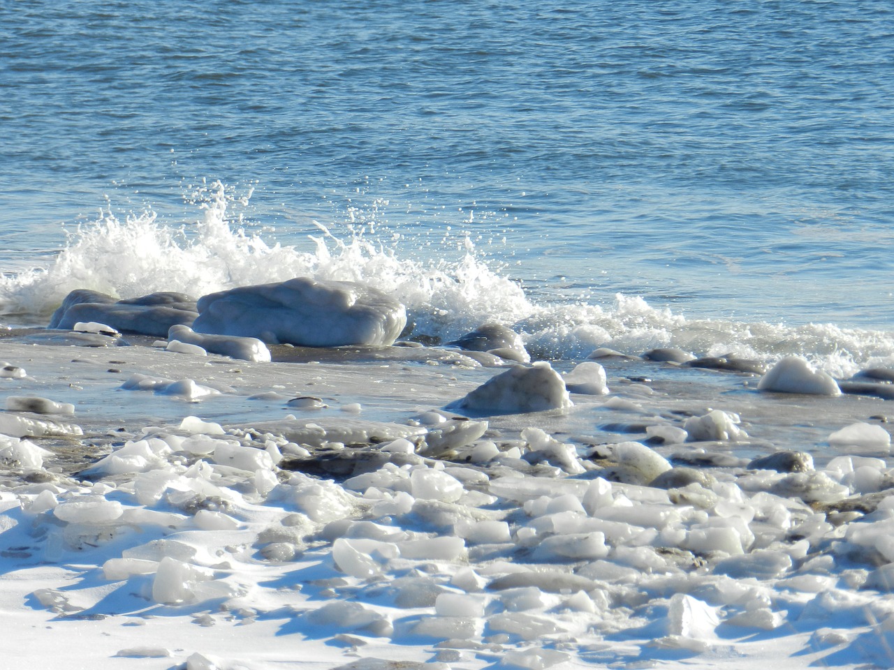 sea winter snow free photo