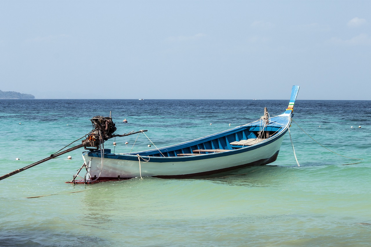 sea shore boat free photo