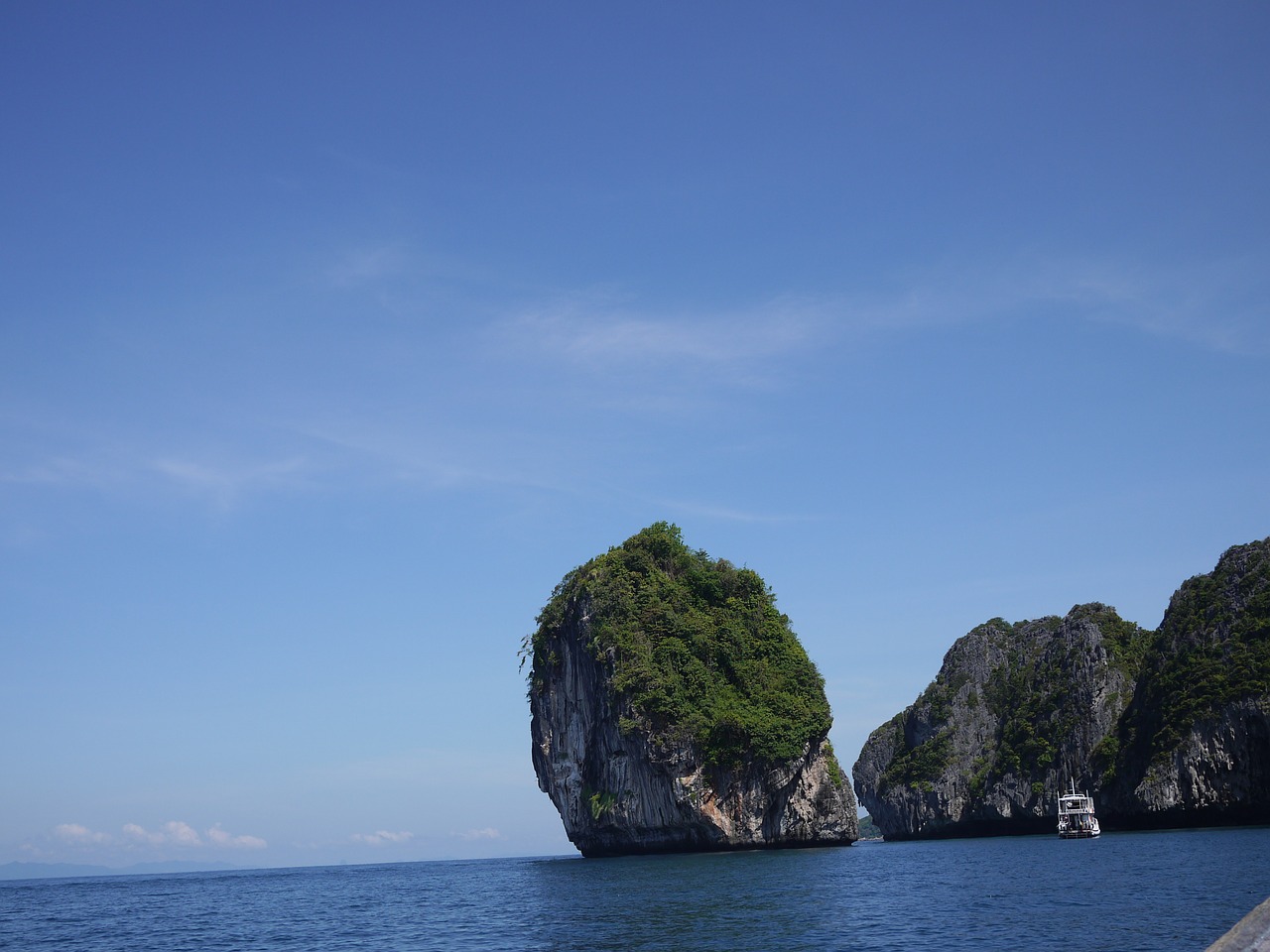 sea rocks sky free photo