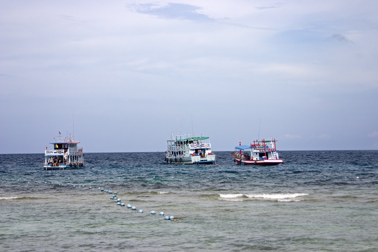 sea boats boat free photo