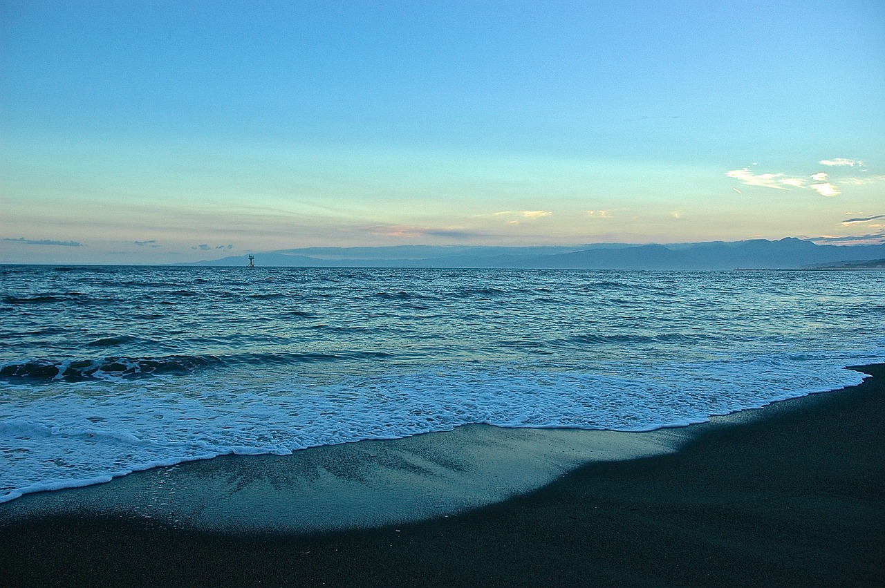 sea japan wave free photo