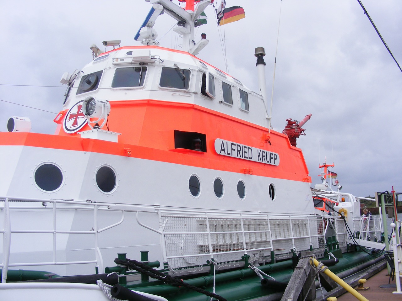 sea rescue ship distress free photo