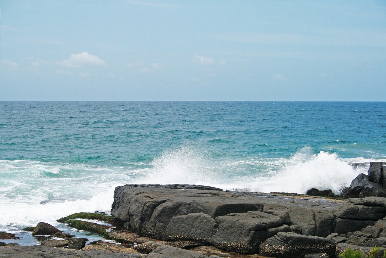 sea spray sea ocean free photo