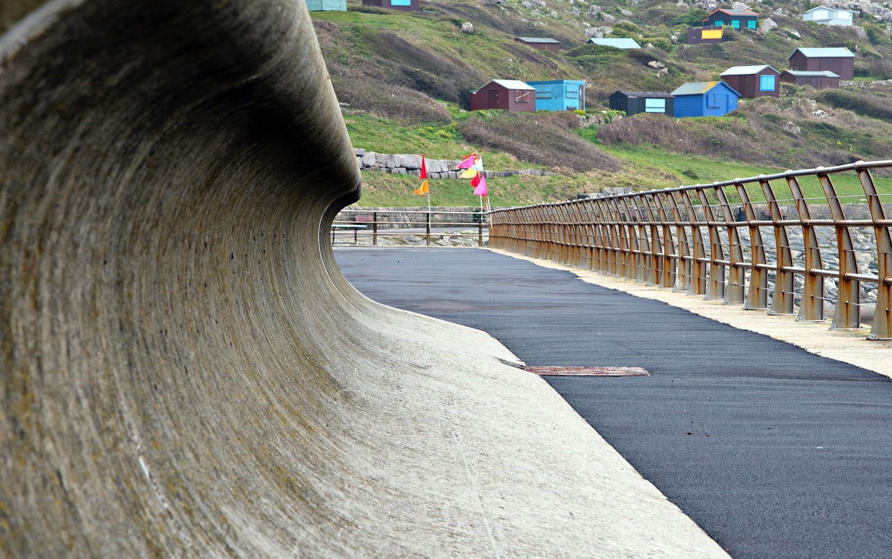 sea wall curve concrete free photo