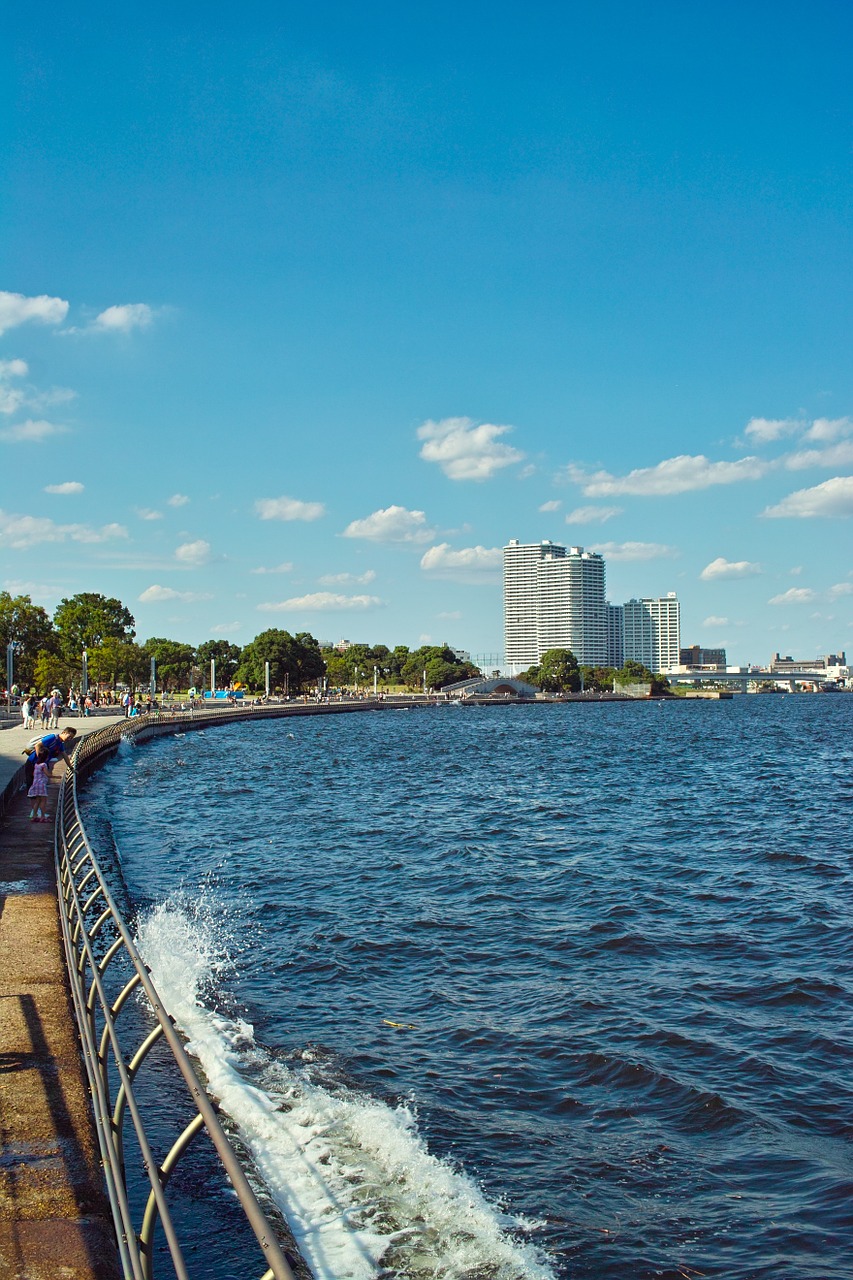 seaside wave yokohama free photo