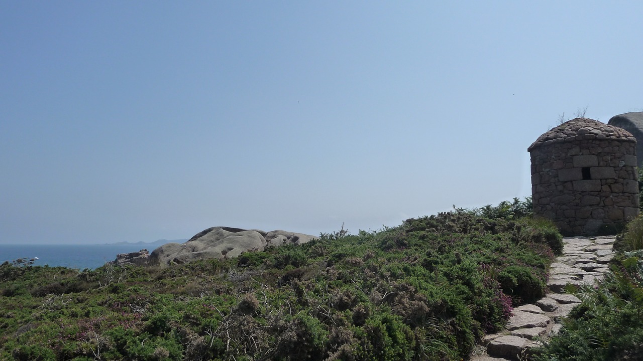 seaside cabin stones free photo