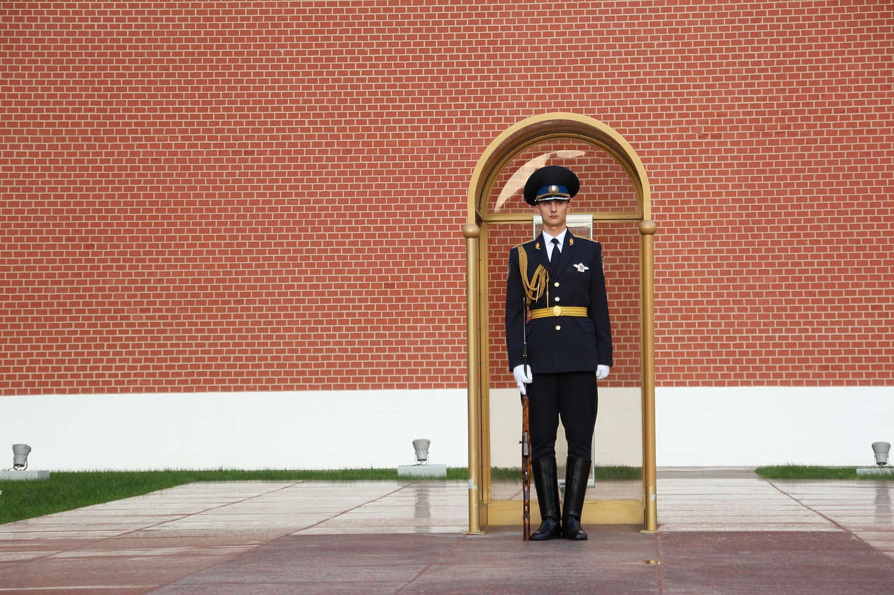 security guard post kremlin free photo