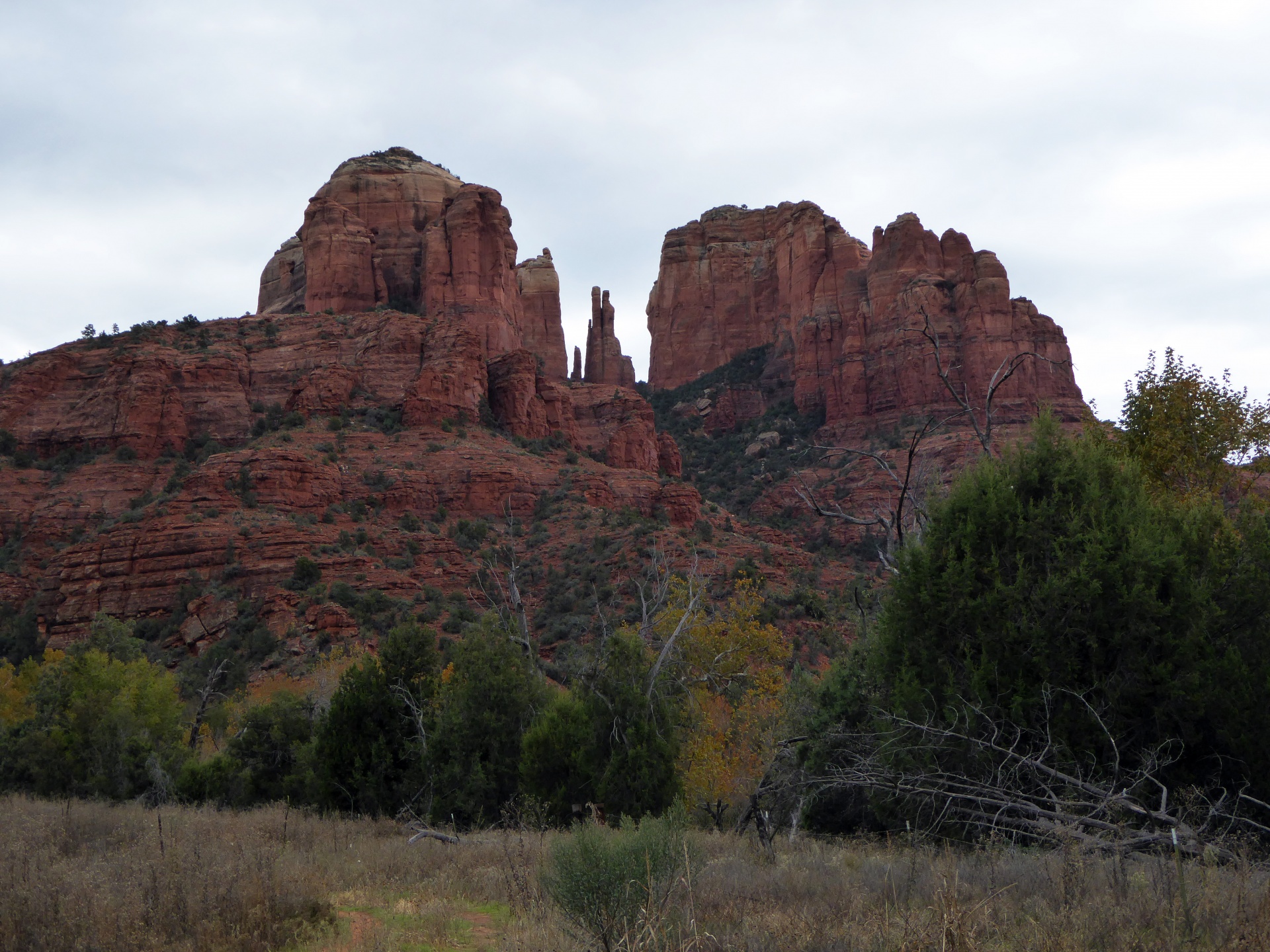 sedona cathedral mountains red free photo