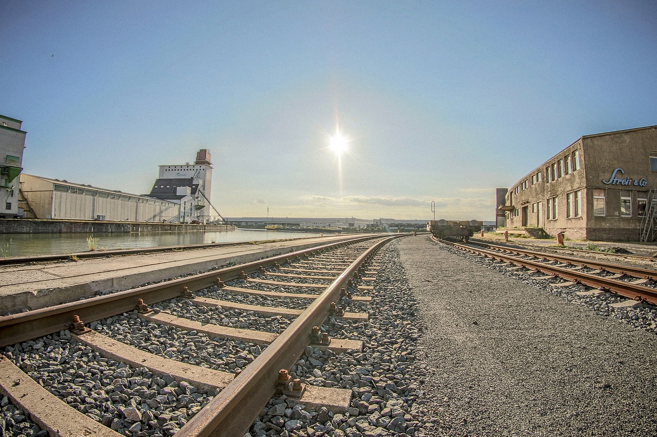 seemed train track free photo