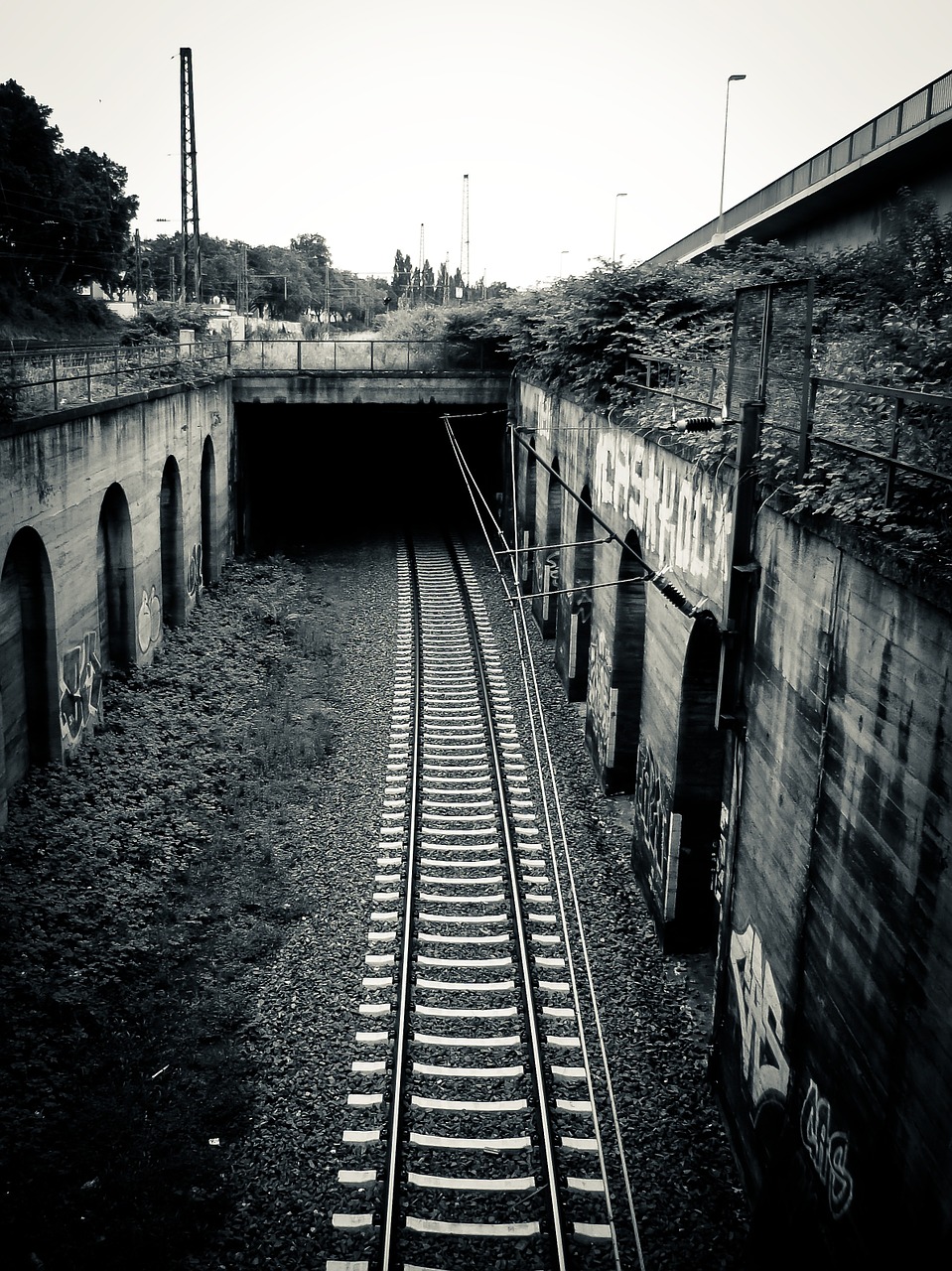 seemed tunnel railroad track free photo