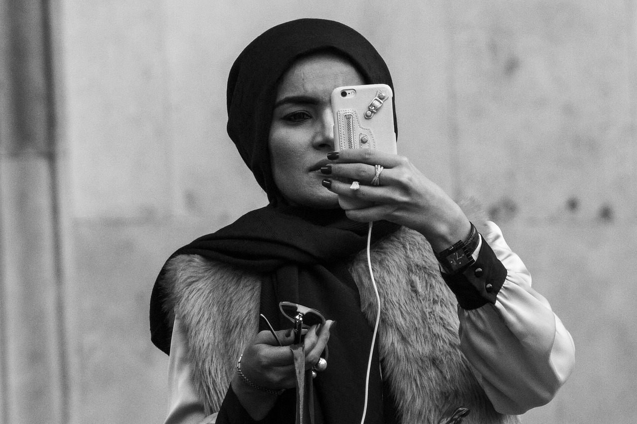 selfie covent garden muslim girl free photo