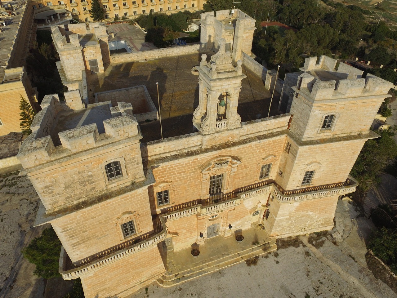 selmun castle malta hunting lodge free photo