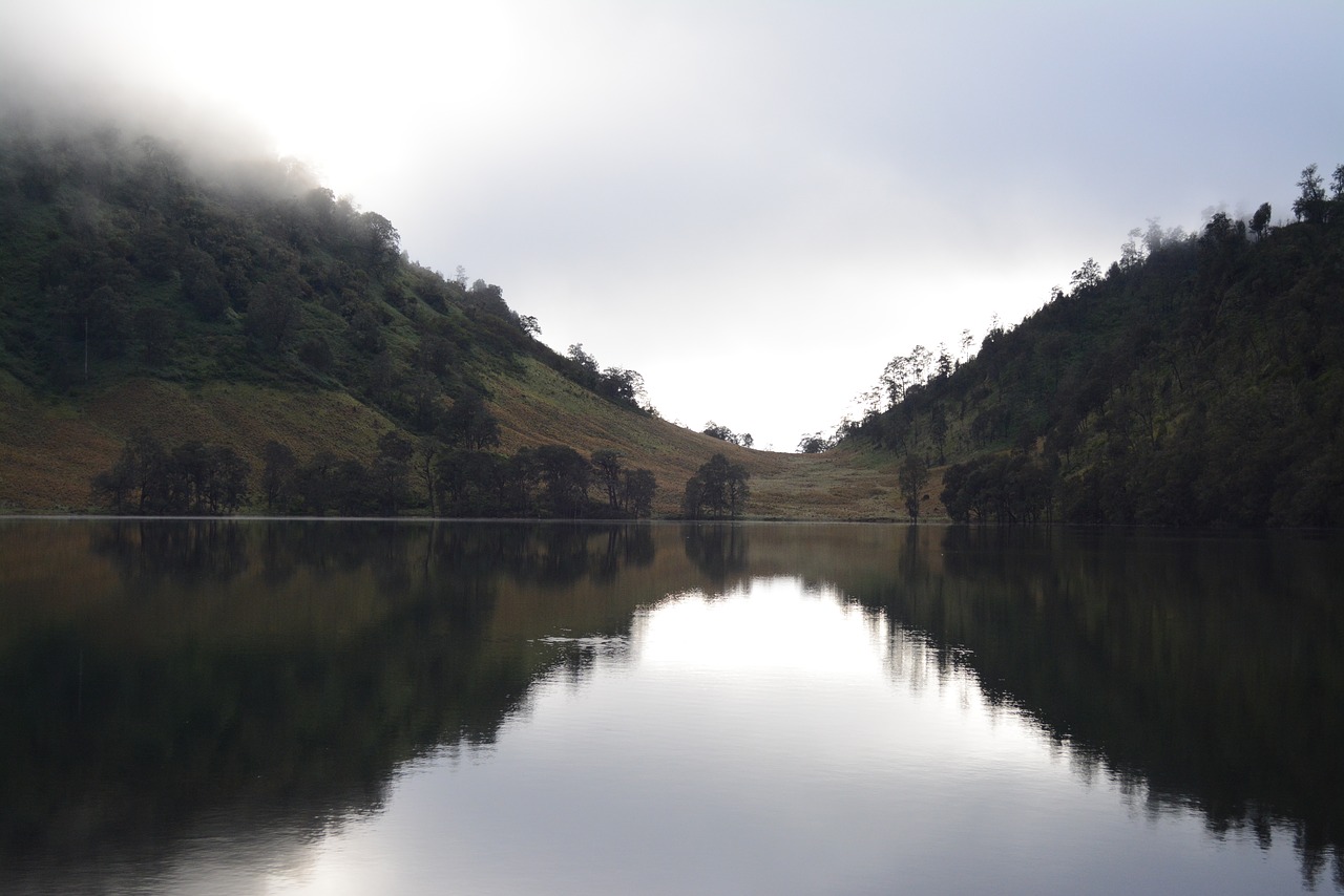 semeru lake kumbolo free photo