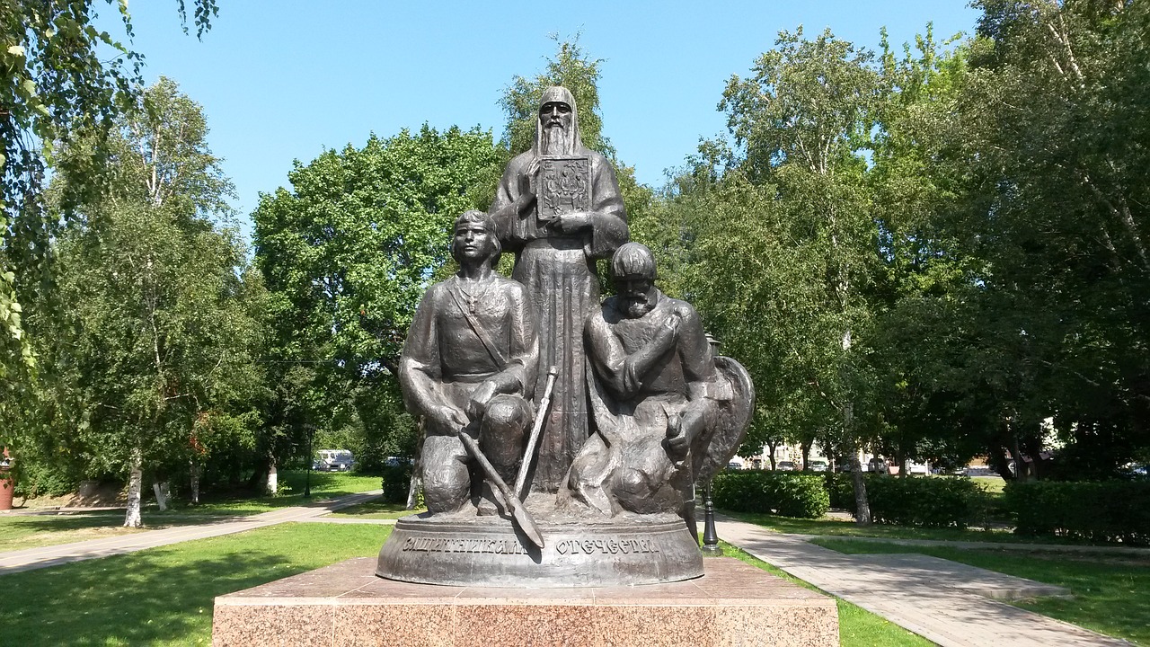 sergiev posad  russia  statue free photo