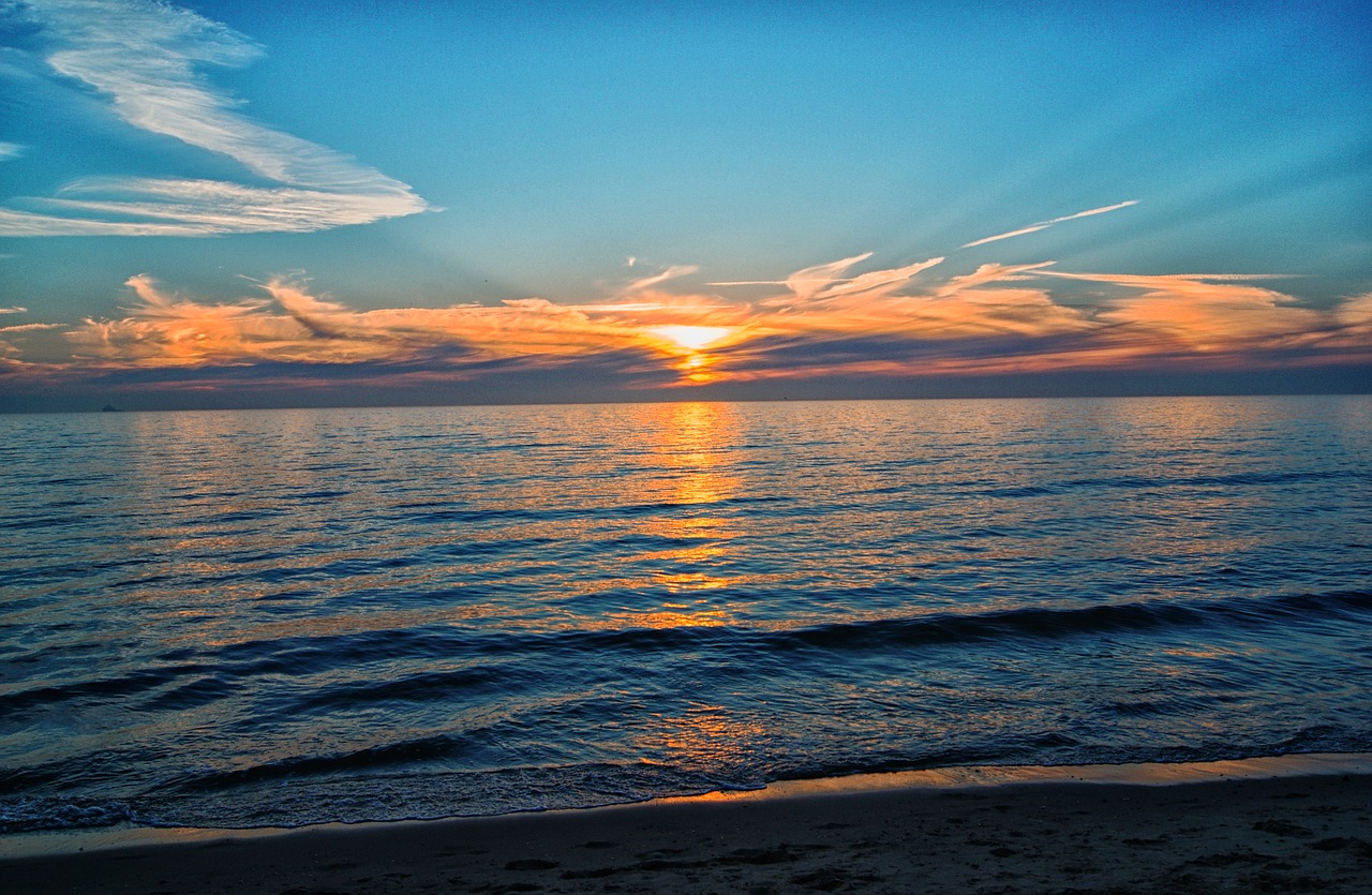setting sun beach sea free photo