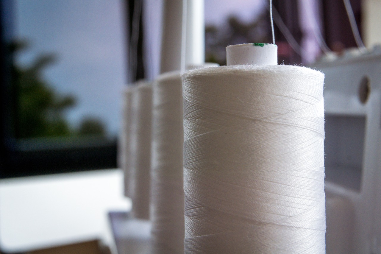sew sewing machine thread free photo