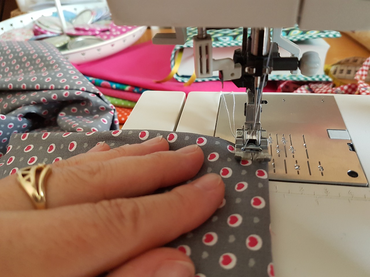 sew sewing machine hand labor free photo