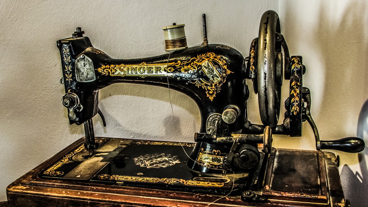 sewing machine old antique free photo