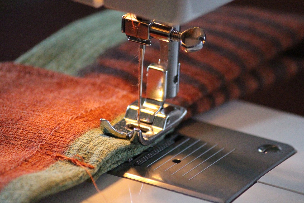 sewing machine fabric sew free photo