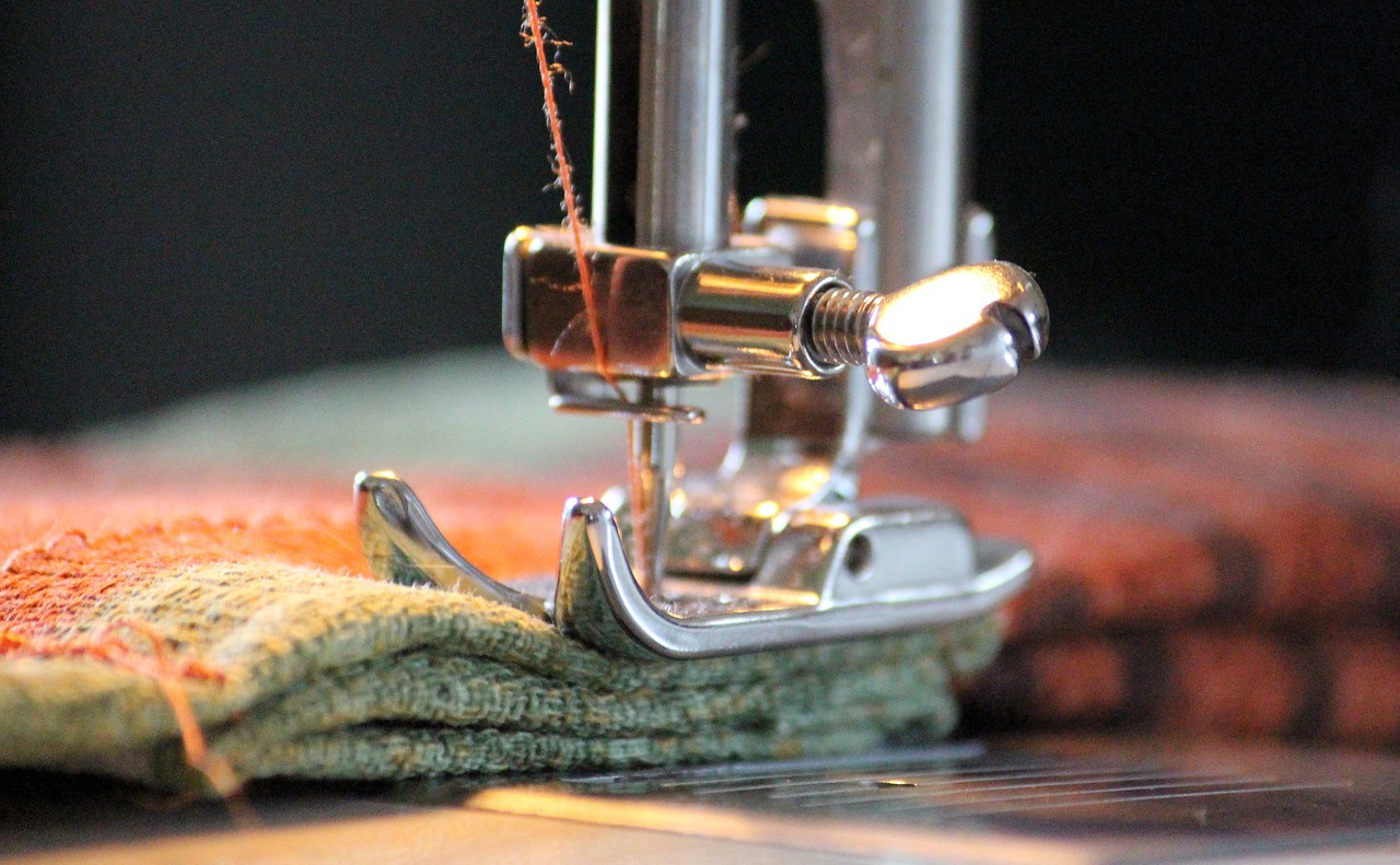 sewing machine foot yarn free photo