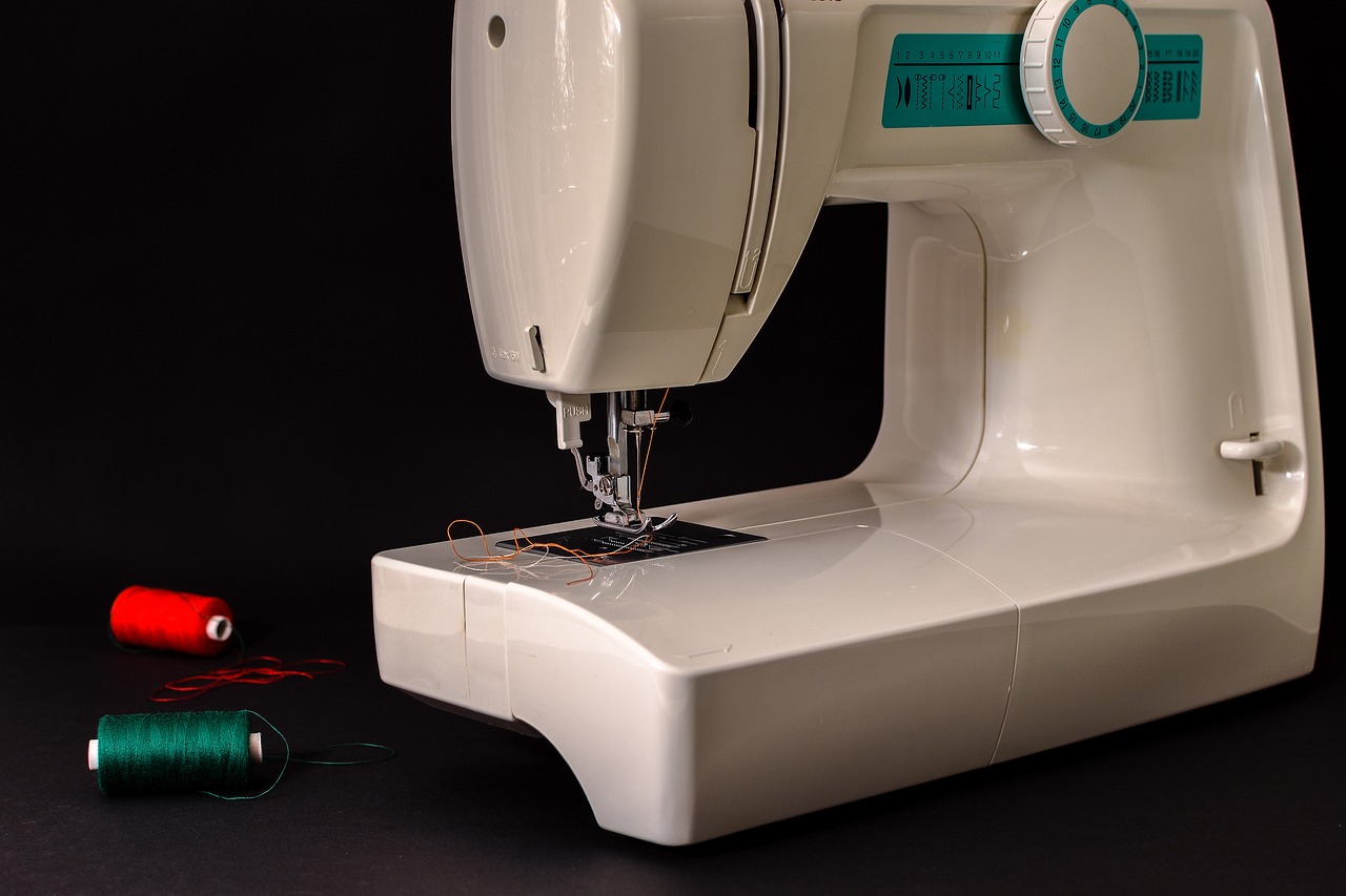 sewing machine sew thread free photo