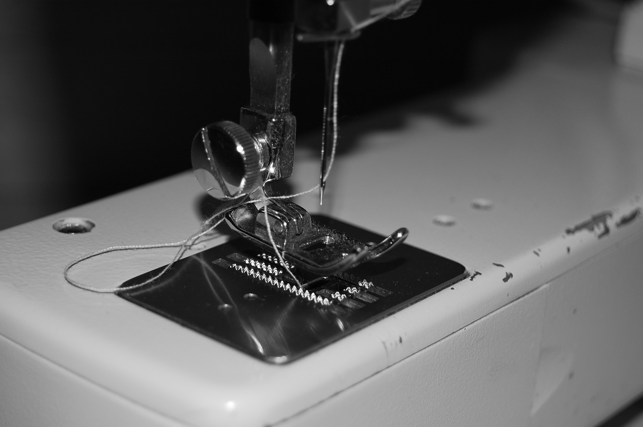 sewing machine needle thread free photo