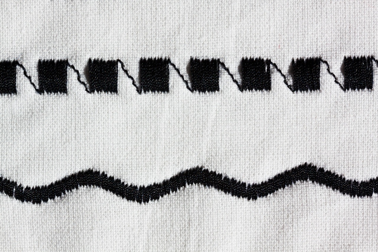 sewing machine embroidery black free photo