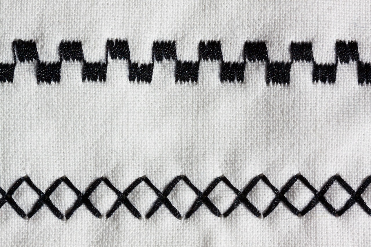 sewing machine embroidery black free photo