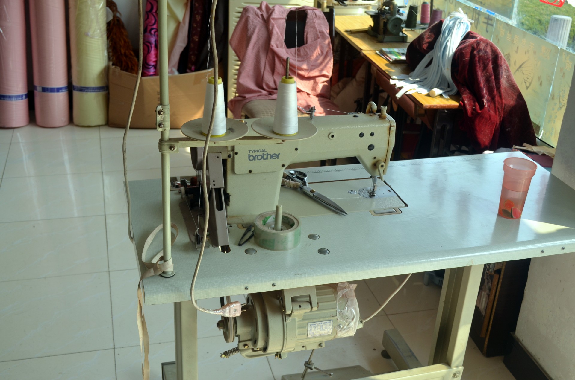 objects sewing machine sew free photo
