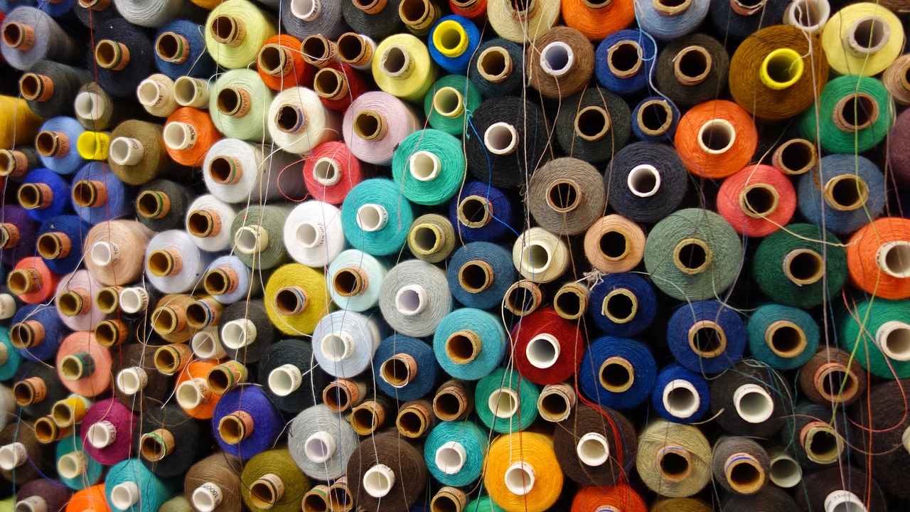 sewing thread yarn sewing free photo