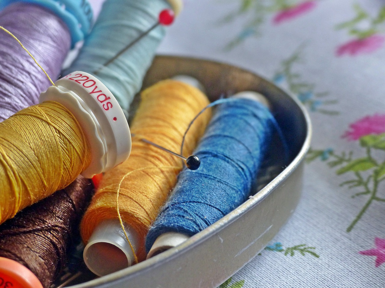 sewing thread  sew  yarn free photo