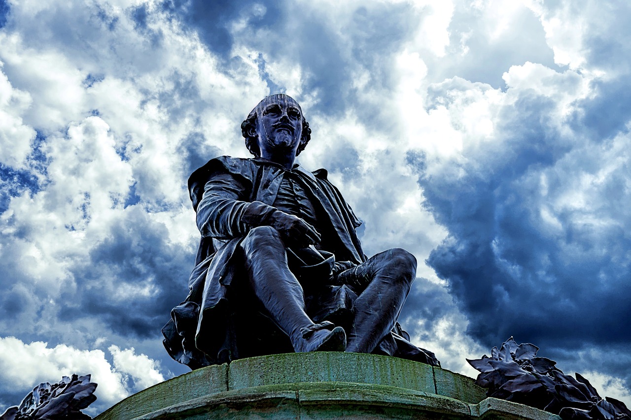 shakespeare  statue  blue cloudy sky free photo