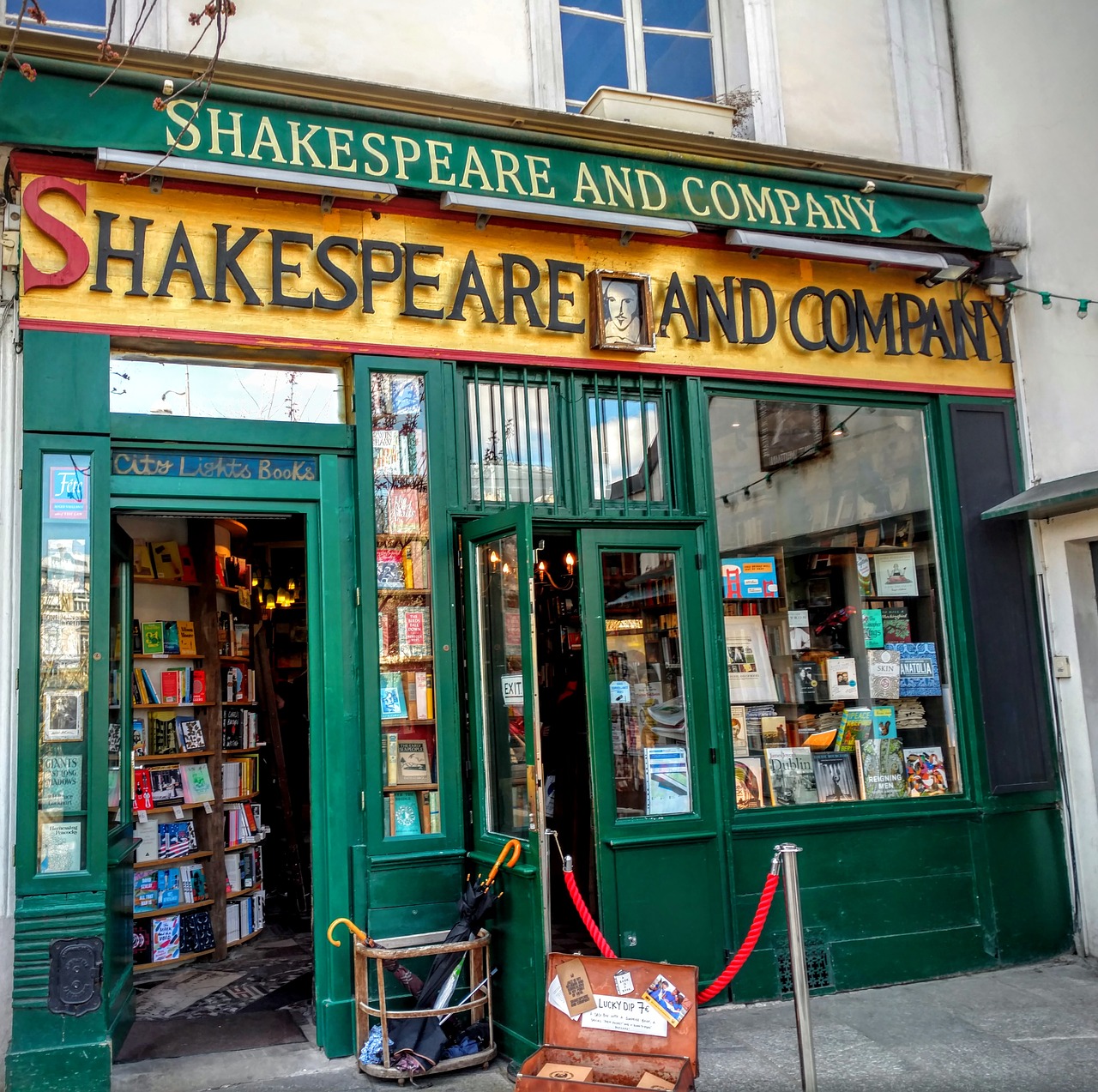 shakespeare and company paris books free photo