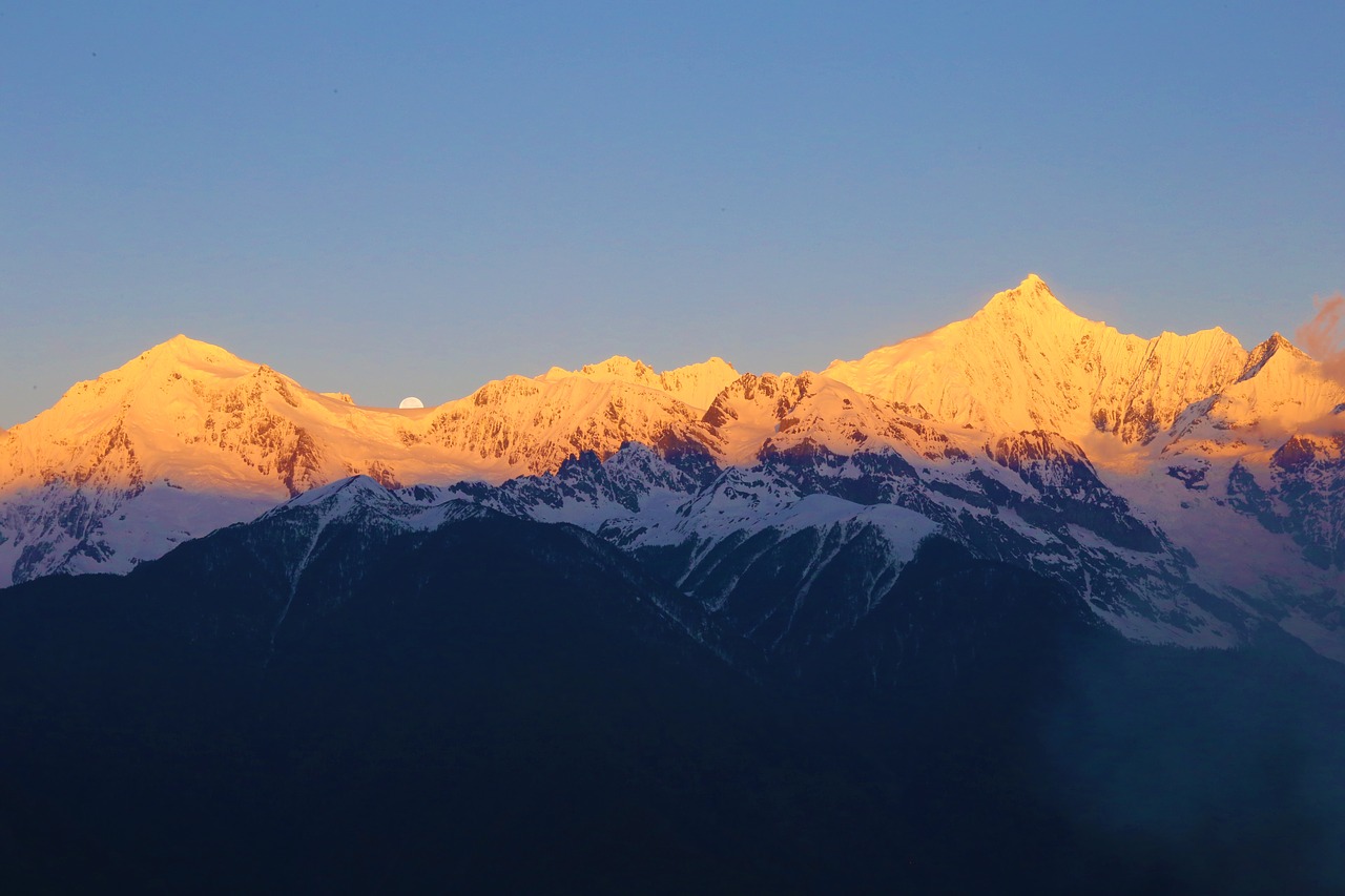 shangri-la's  snow mountain  kava borg free photo