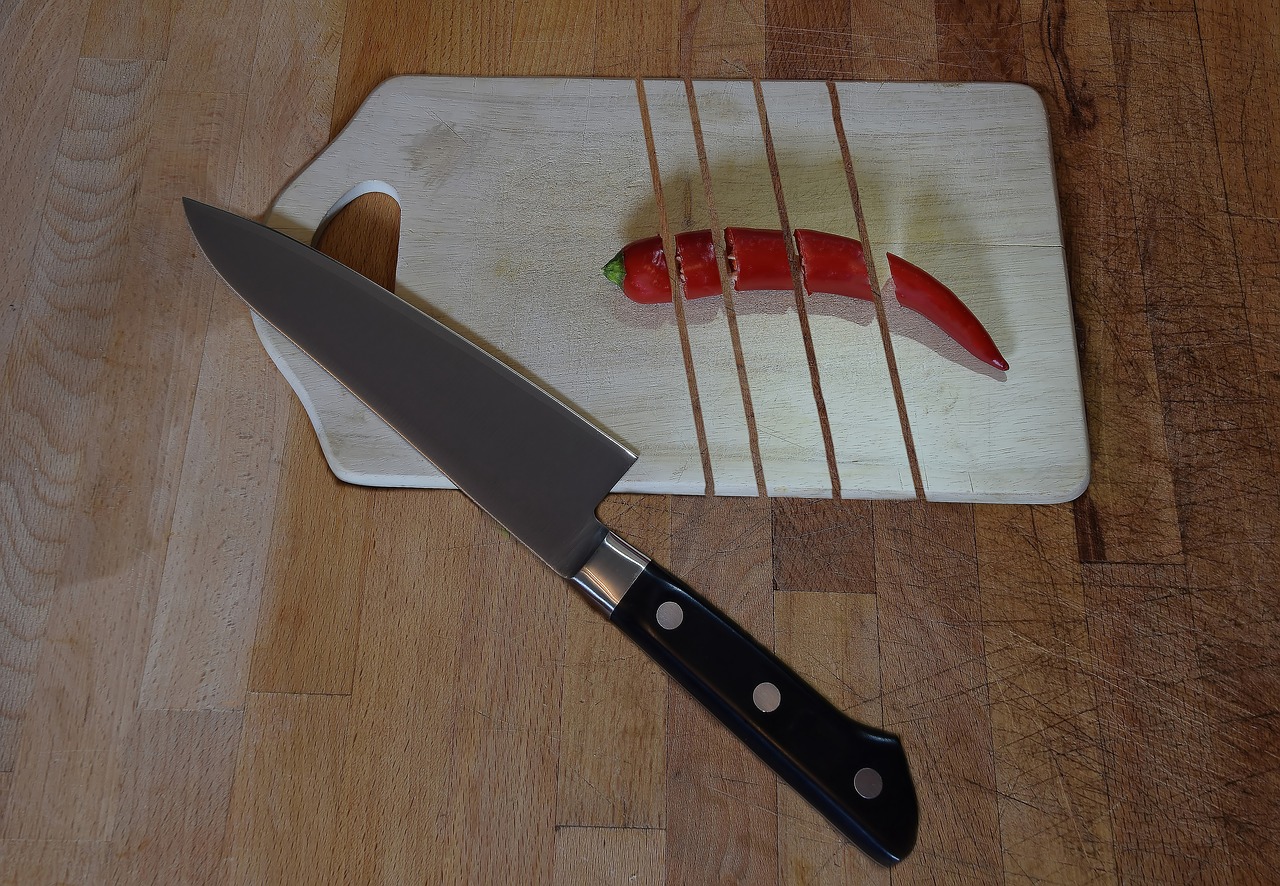 sharp wood knife free photo