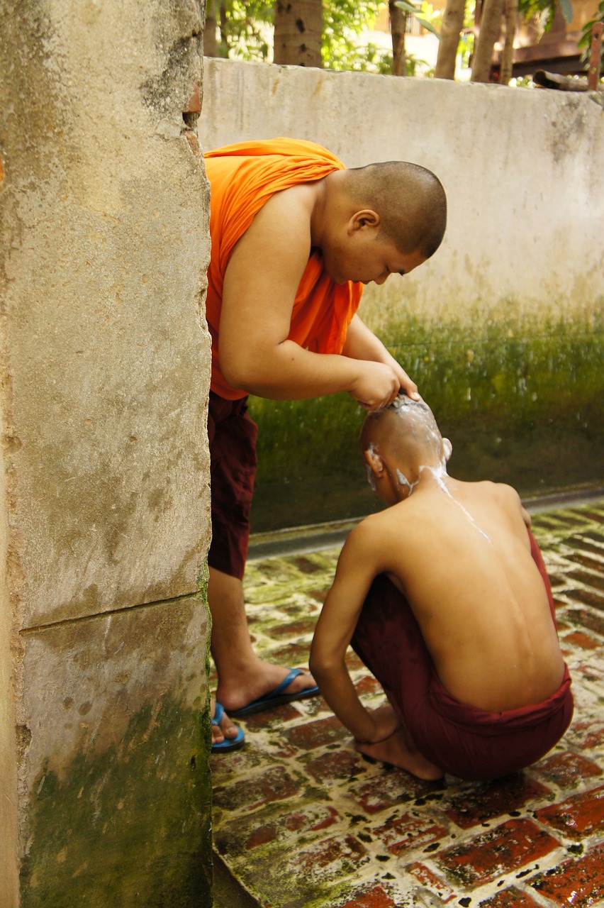 shaving monk help free photo