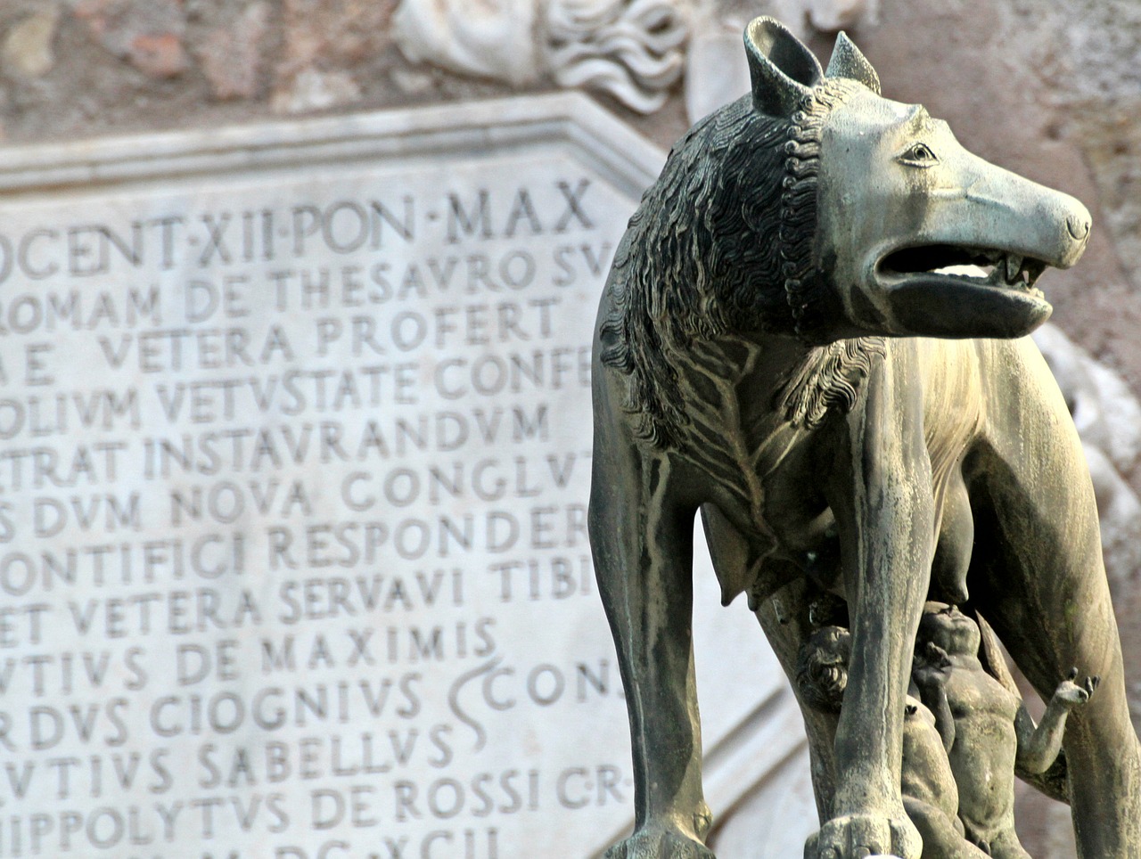 she-wolf capitol rome free photo