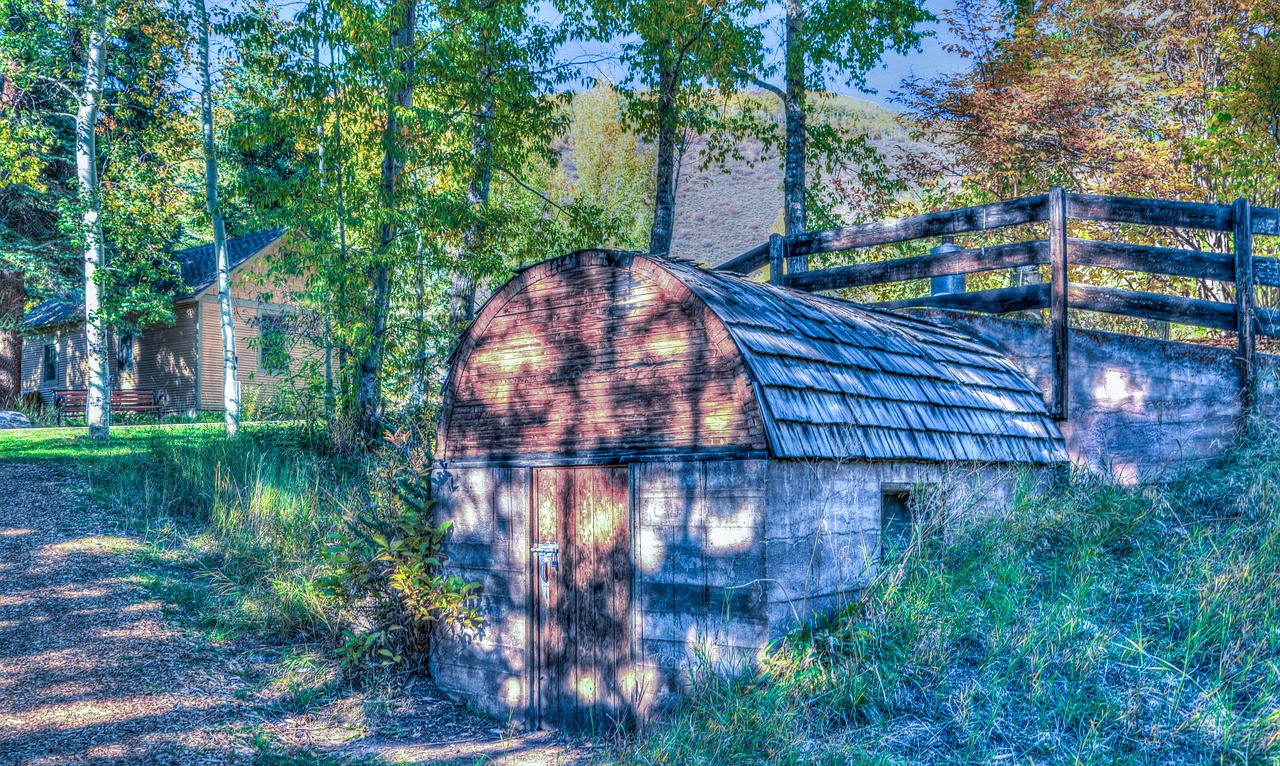 shed rural wooden free photo