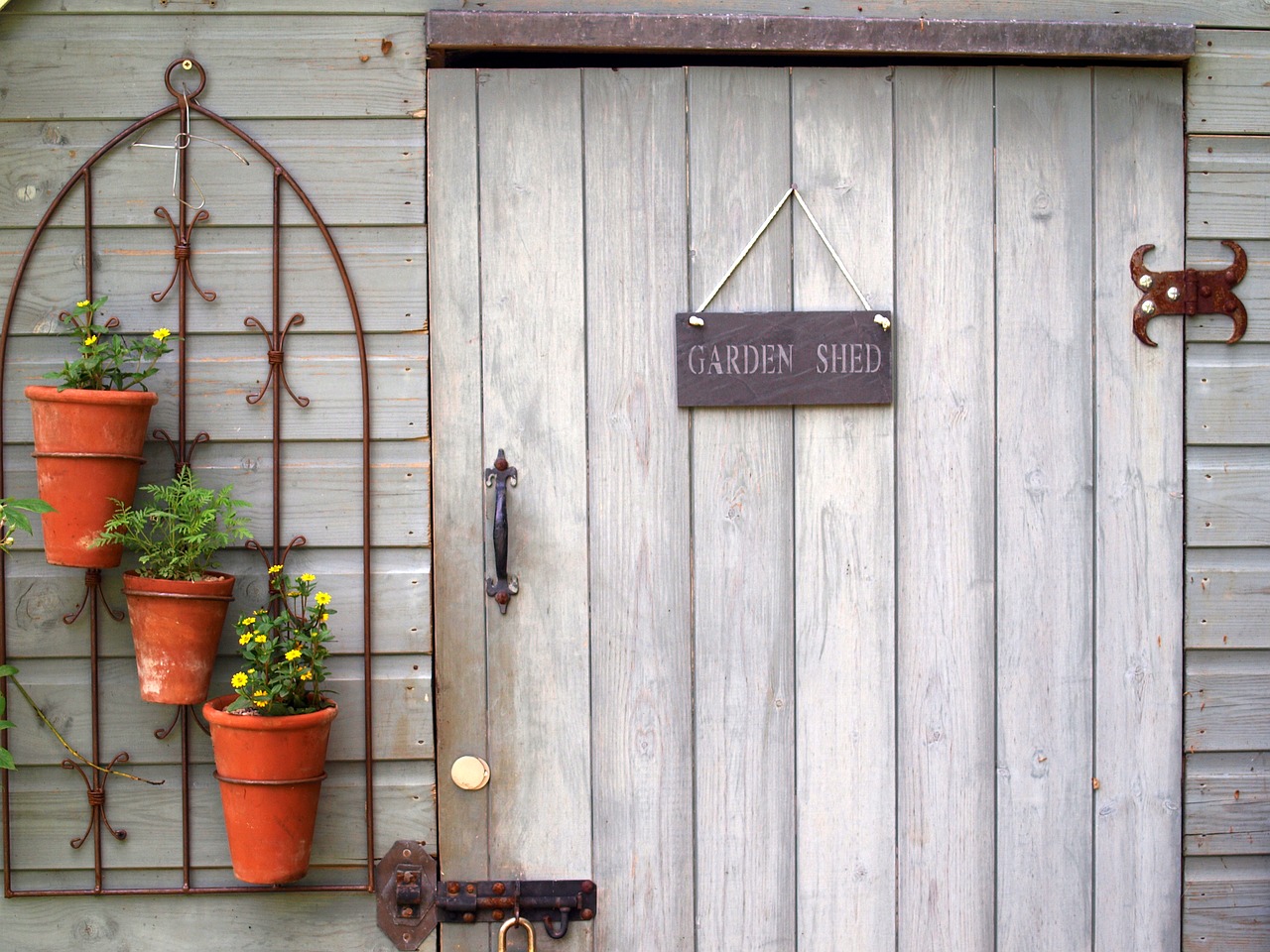 shed garden door free photo