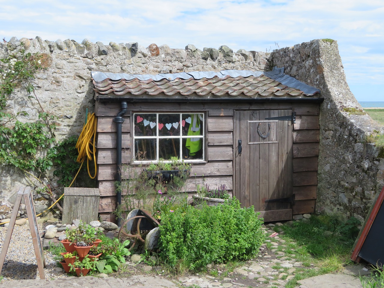 shed hut garden free photo