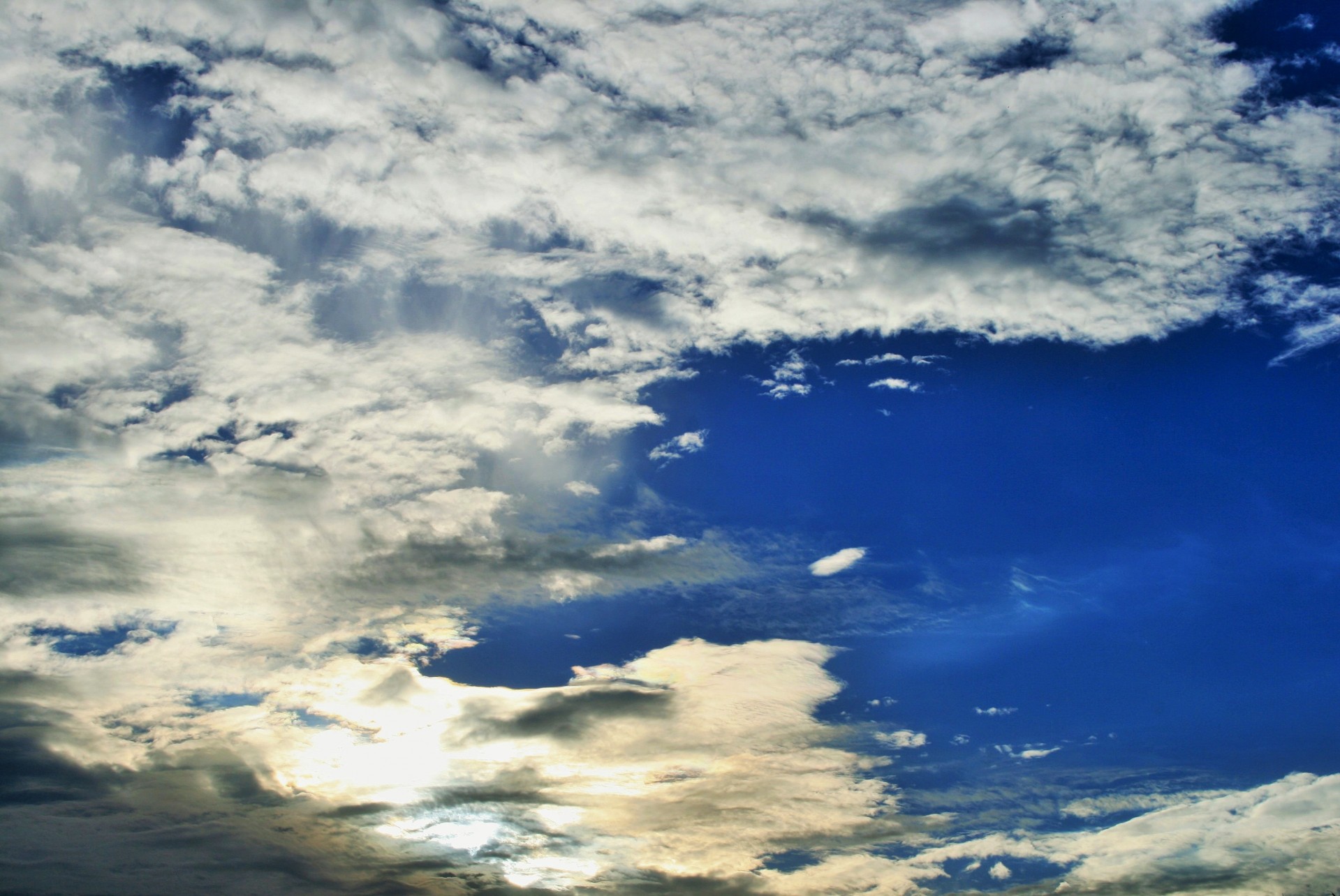 sky clouds shimmering free photo