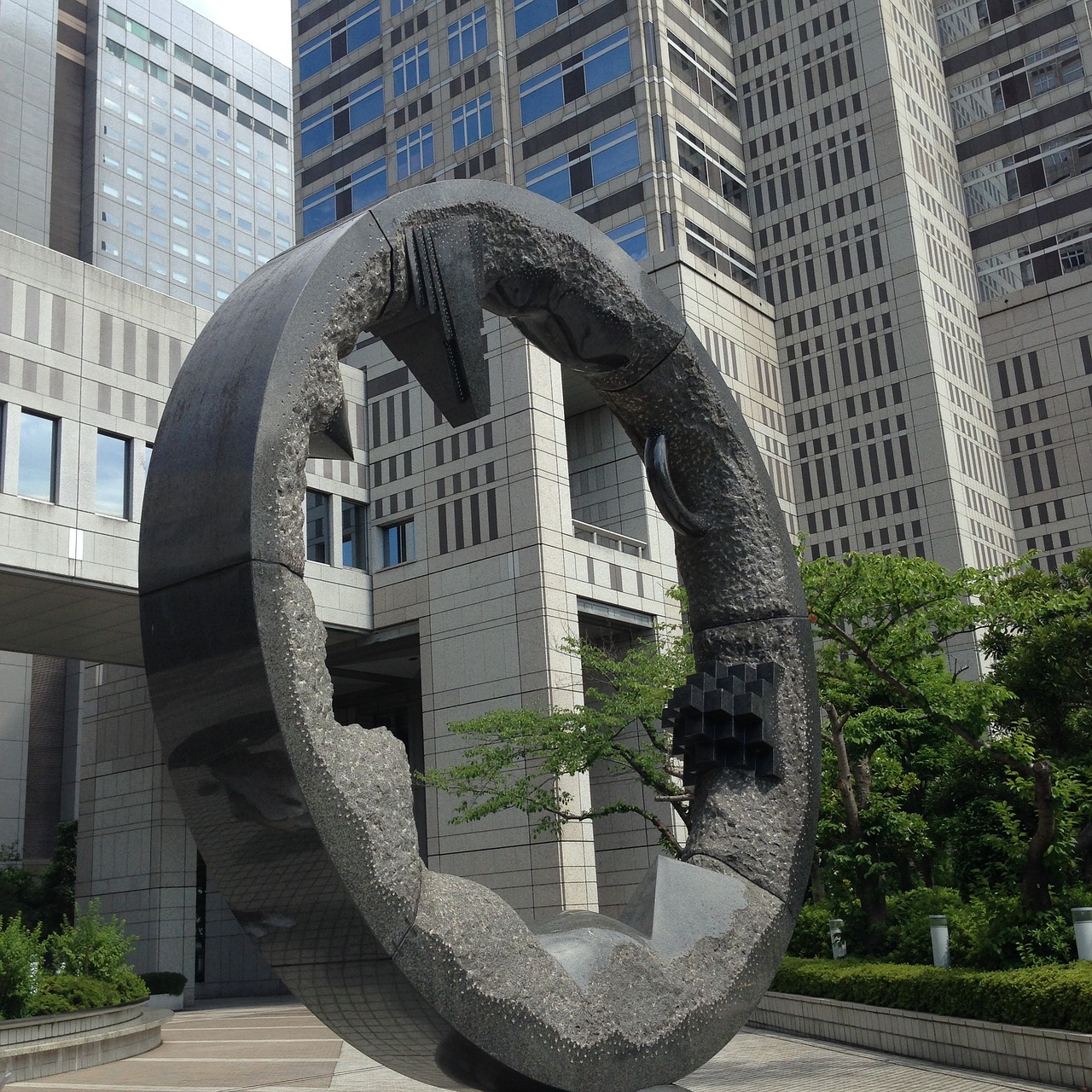 shinjuku empty pedestal nobuo sekine free photo