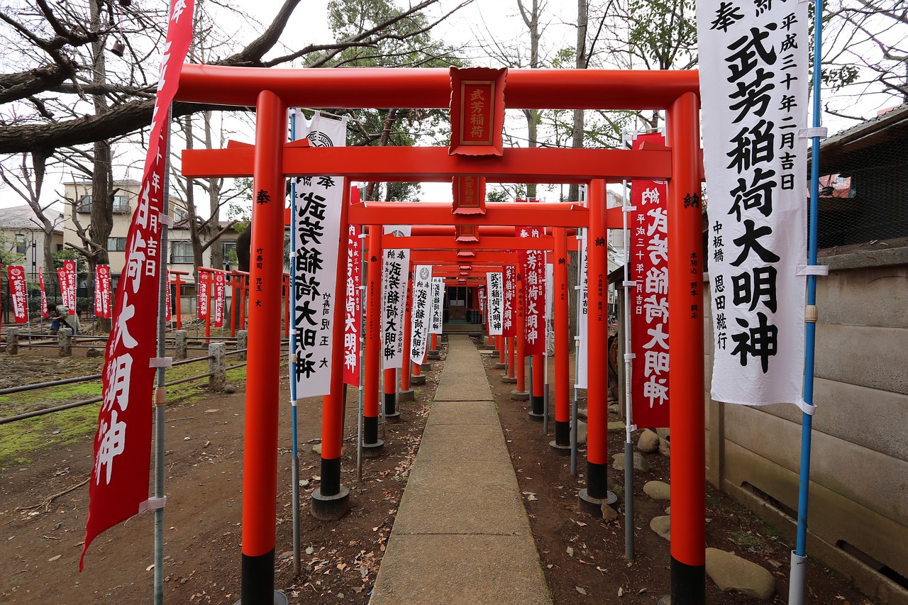shinto shrine torii free photo