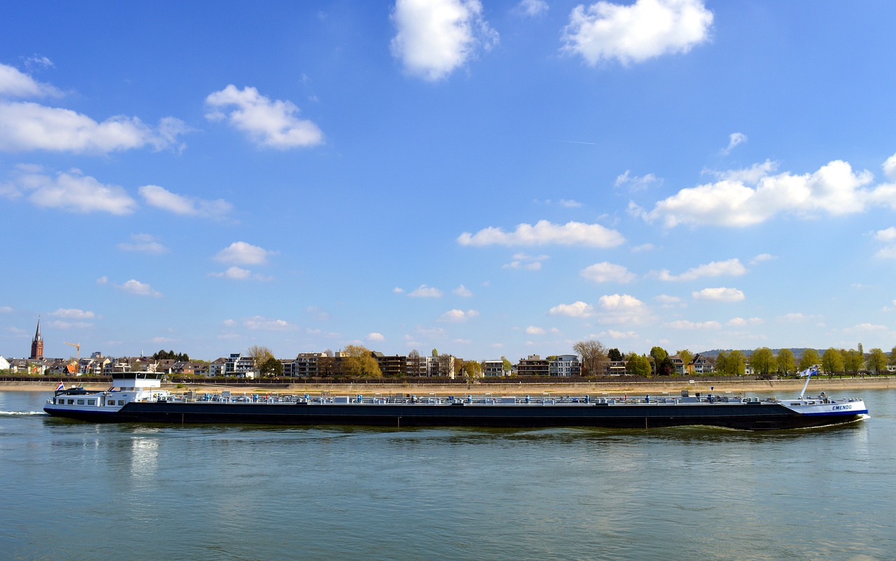 ship frachtschiff freighter free photo