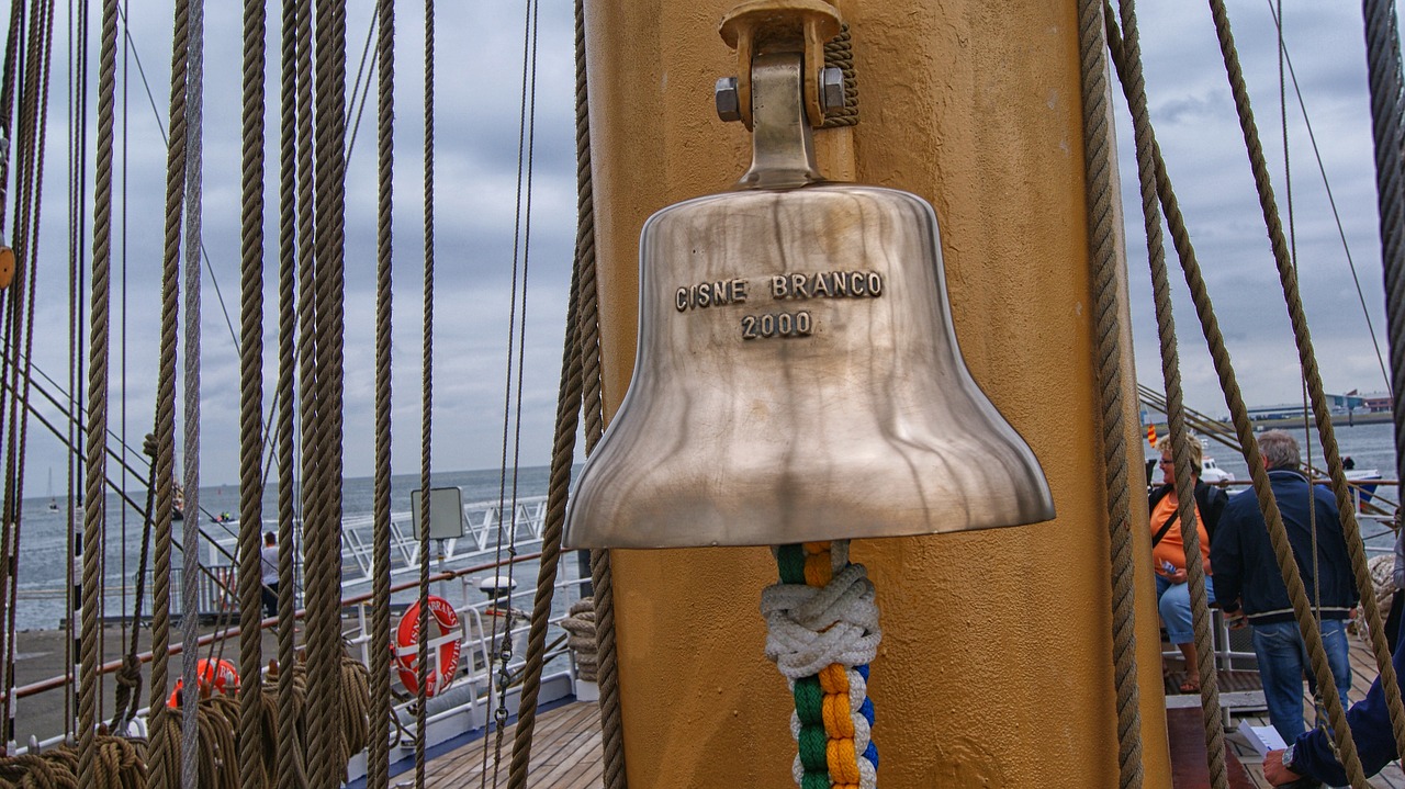 ship scheepsbel call free photo