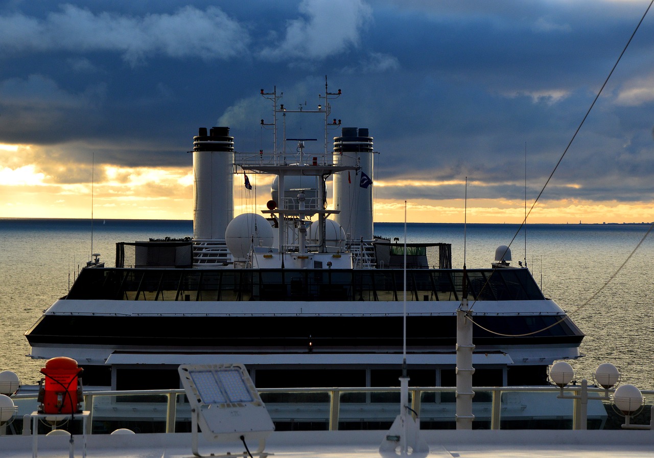 ship  cruise  abendstimmung free photo